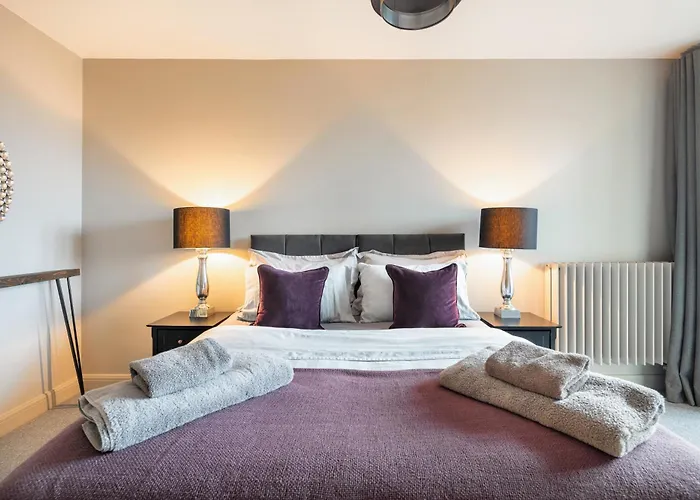 Excel, O2, Canary Wharf, London City Airport - Free Parking