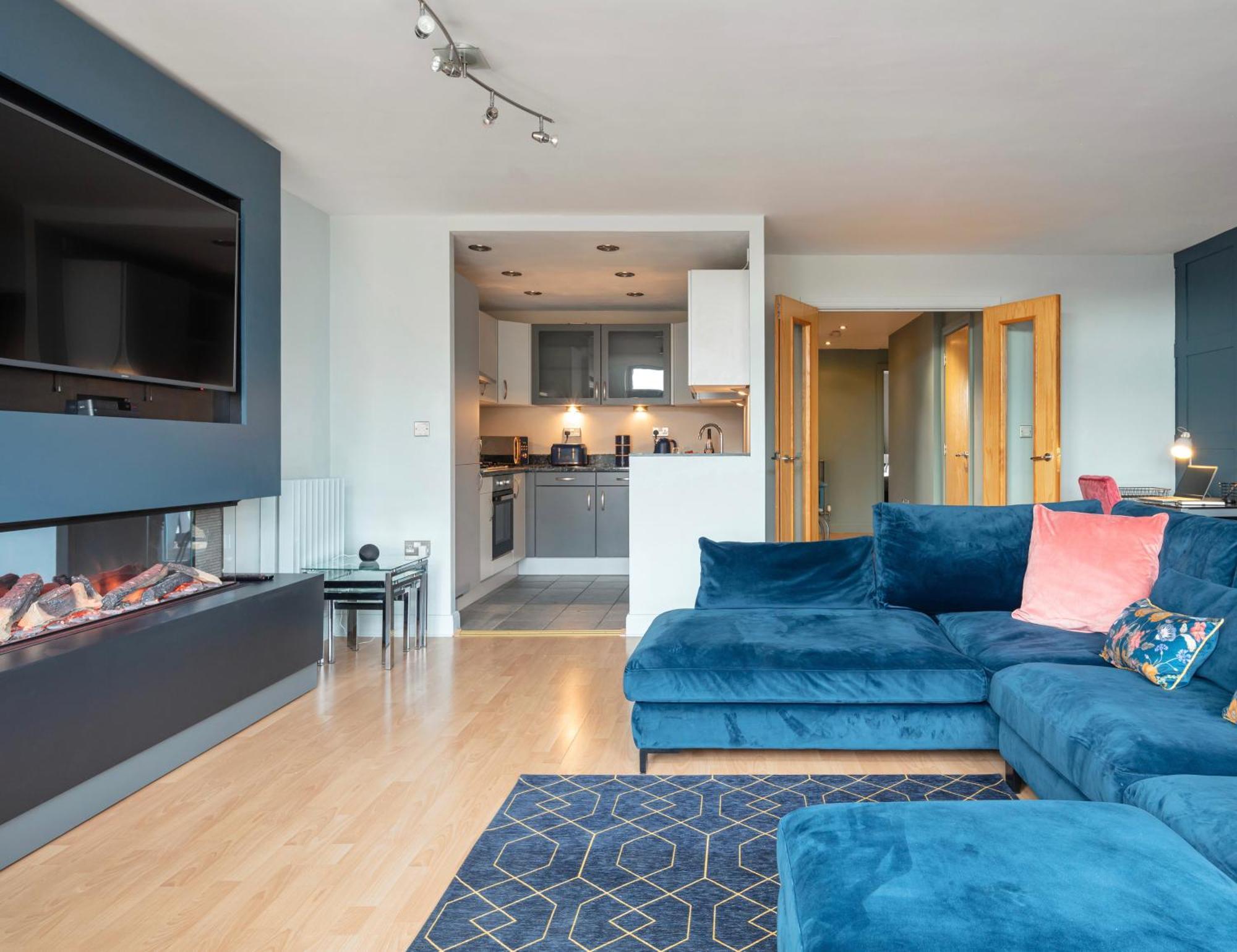 Excel, O2, Canary Wharf, Airport - Free Parking Лондон